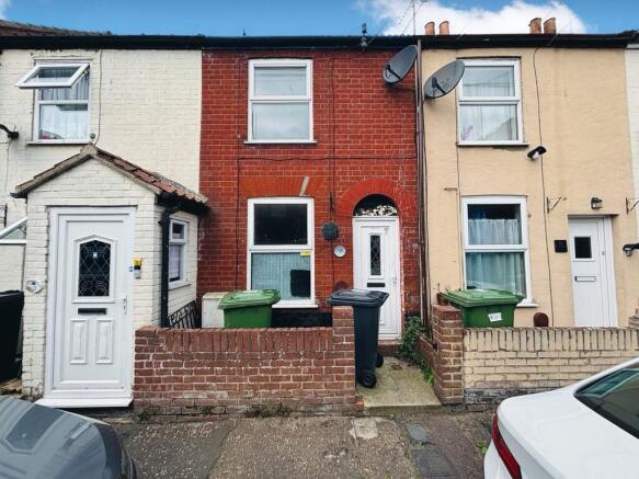 2 bed property, in Trinity Place, £80,000
