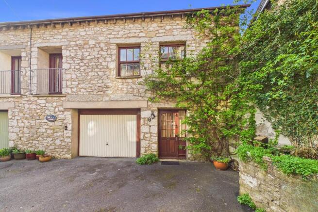 3 bed property, in The Coach House, £270,000