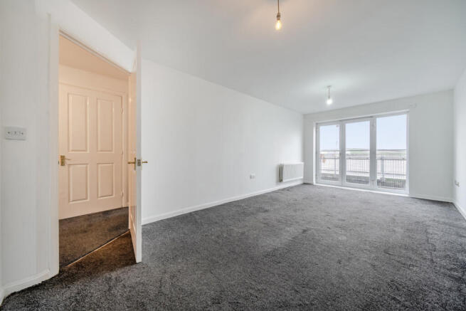 2 bed property, in Chichester Wharf, £225,000