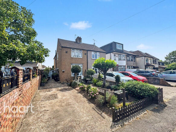 3 bed property, in Upminster Road North, £400,000