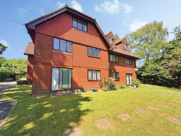 1 bed property, in Aldermoor Road, £150,000