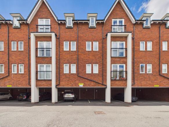 2 bed property, in Apartment 24 Louisana Drive, £90,000