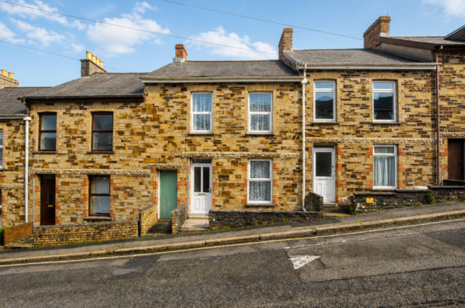 3 bed property, in 23 Robartes Road, £189,950