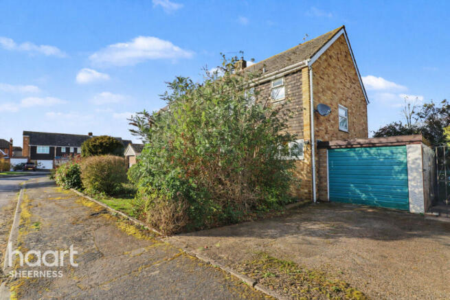 3 bed property, in Howard Close, £290,000