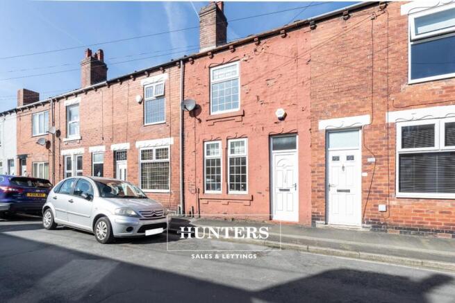 2 bed property, in Hugh Street, £125,000