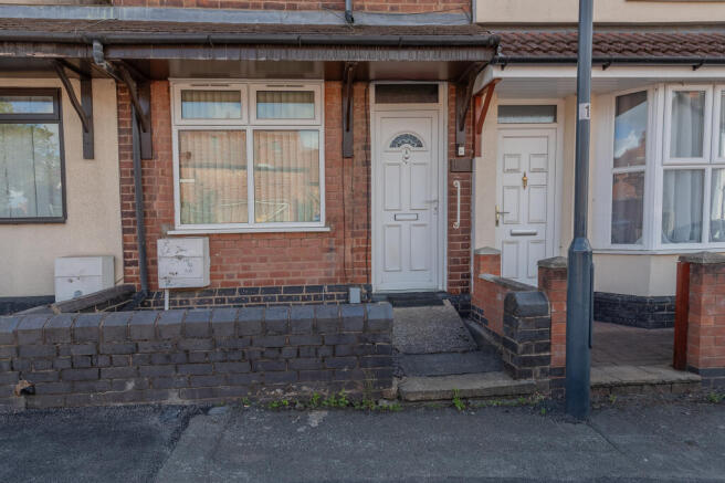 2 bed property, in York Street, £90,000