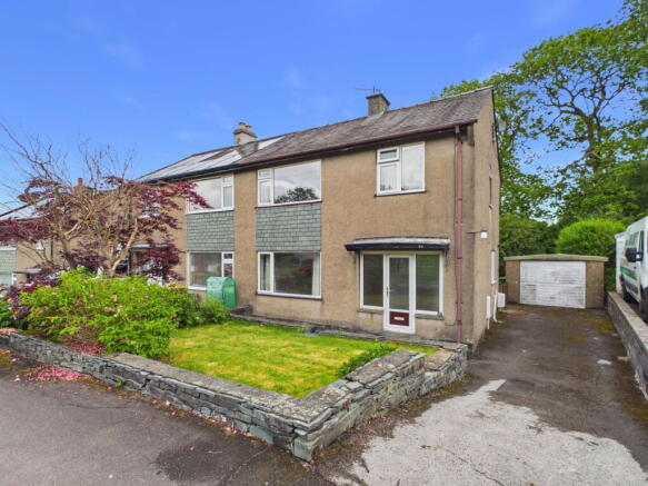 3 bed property, in Fairfield Road, £335,000