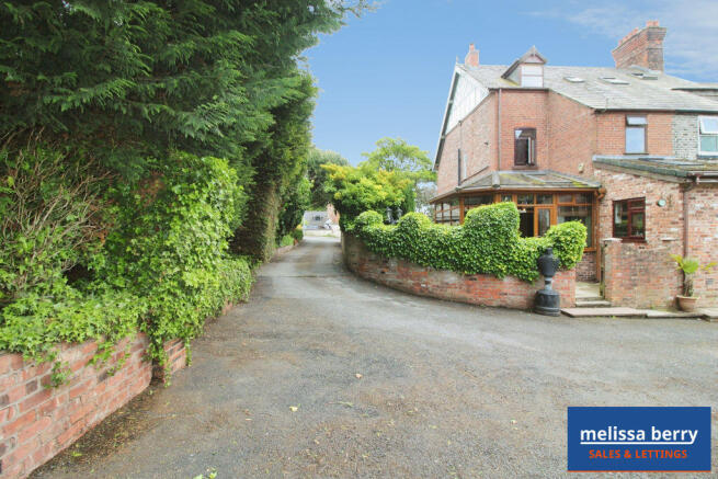 4 bed property, in Oaklands Road, £450,000