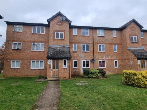 1 bed property, in Wedgewood Road, £135,000