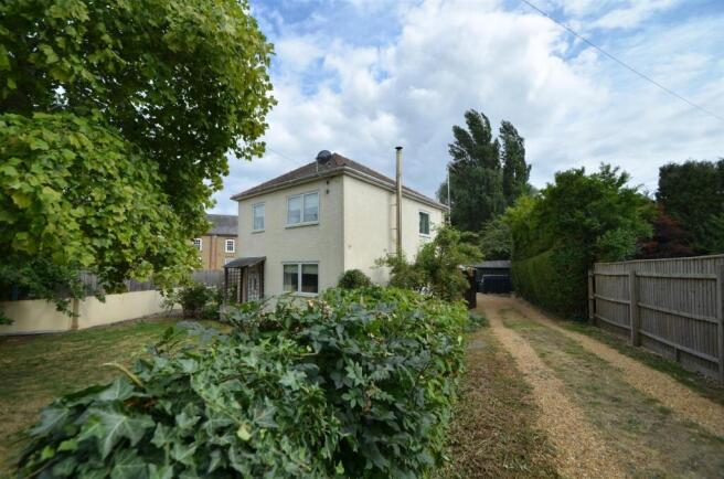 3 bed property, in Main Street, £225,000