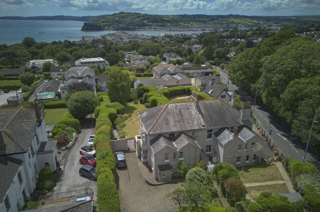 5 bed property, in Dawlish Road, £765,000