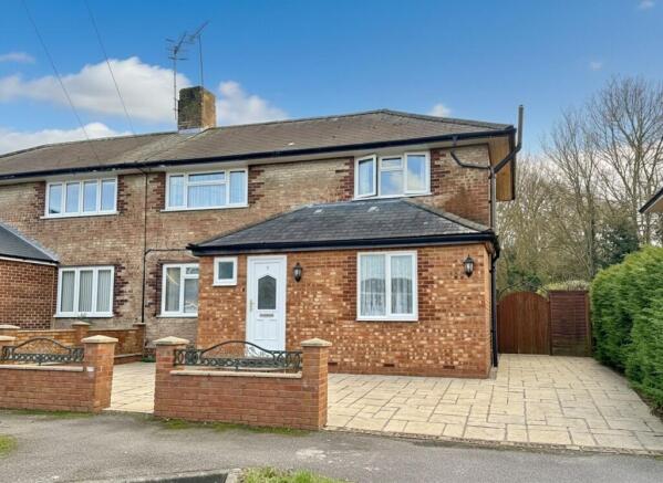 3 bed property, in Shenleybury, £600,000