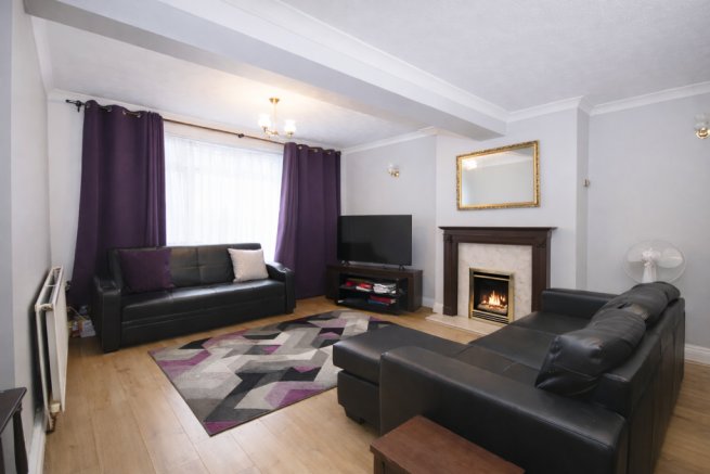 3 bed property, in Tansey Close, £400,000