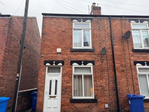 2 bed property, in 37 Alma Street West, £70,000