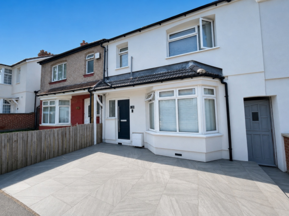 3 bed property, in Stratford Road, £350,000