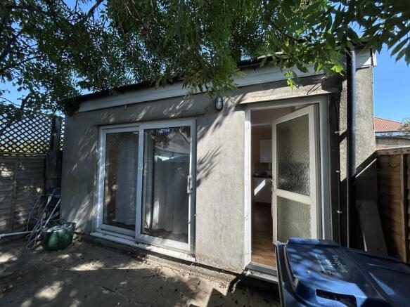 1 bed property, in 116B Mayfield Gardens, £100,000