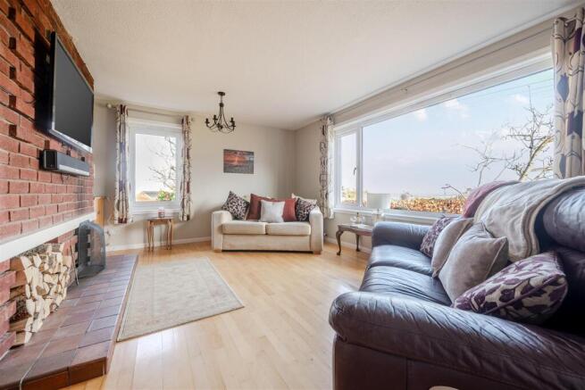 2 bed property, in Crosby, £235,000