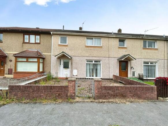 3 bed property, in The Poplars, £145,000