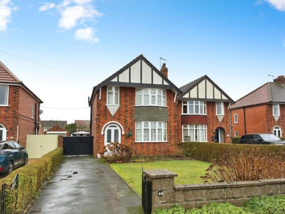 3 bed property, in Newark Road, £265,000