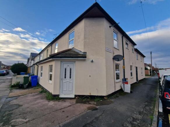 6 bed property, in Queens Road, £650,000