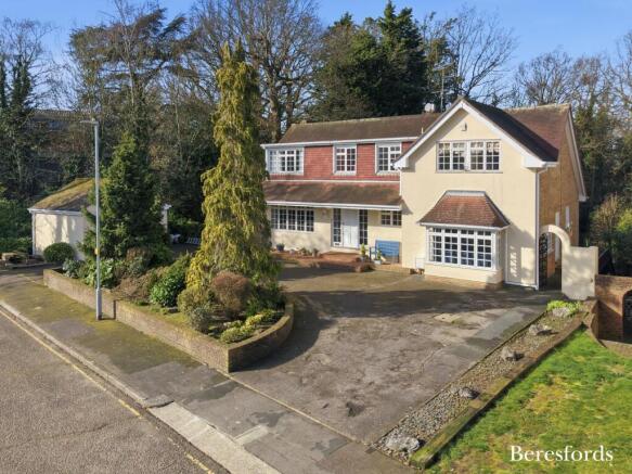5 bed property, in The Spinney, £1,250,000
