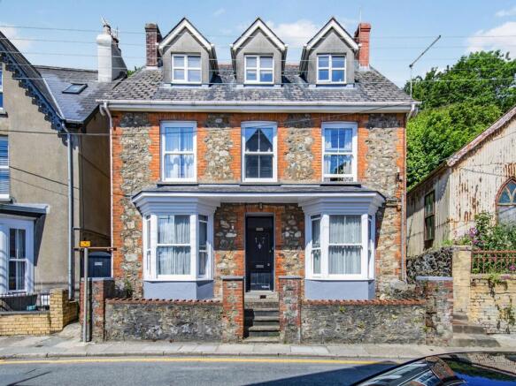4 bed property, in Goodwick, £340,000