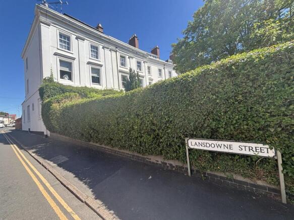 3 bed property, in Willes Road, £185,000