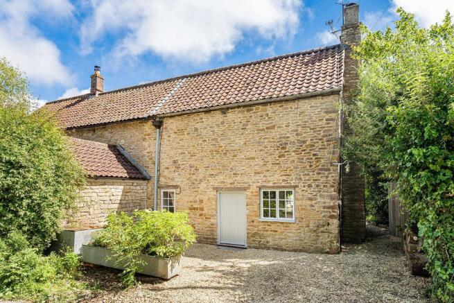 2 bed property, in Wortley, £300,000