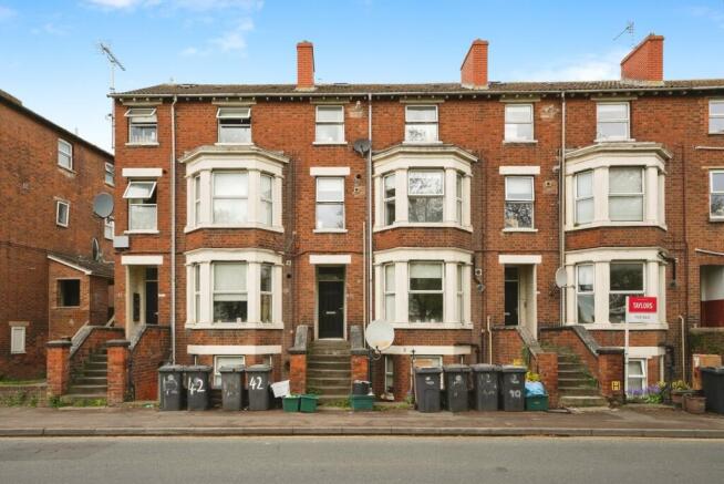 1 bed property, in Trier Way, £90,000