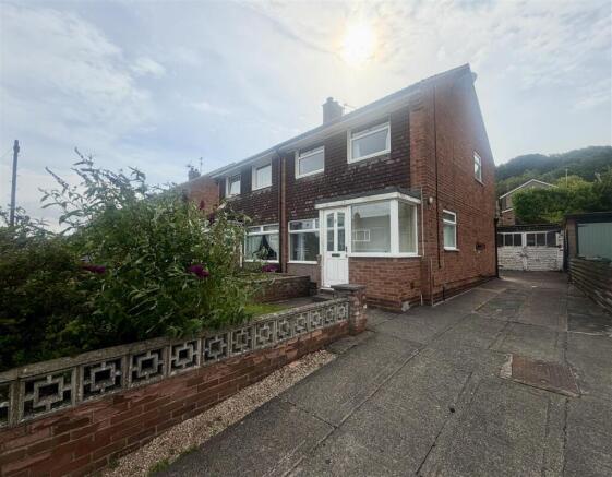 3 bed property, in Hammerton Drive, £230,000
