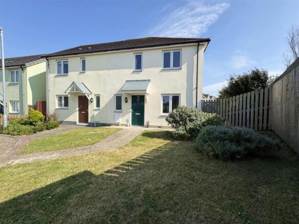3 bed property, in Parc An Rose, £335,000