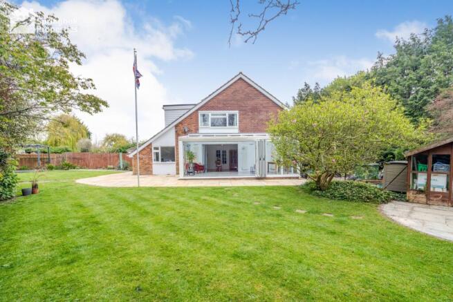 5 bed property, in Whaddon Way, £600,000