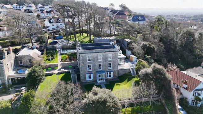 6 bed property, in Wellington Terrace, £1,750,000