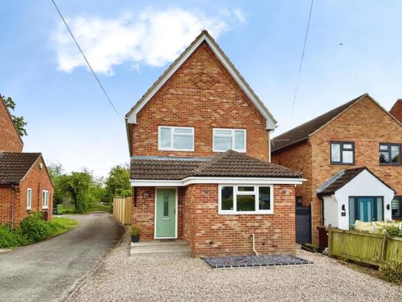 5 bed property, in The Reddings, £650,000