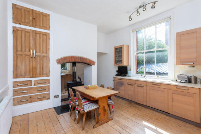 5 bed property, in Garstang Road, £550,000