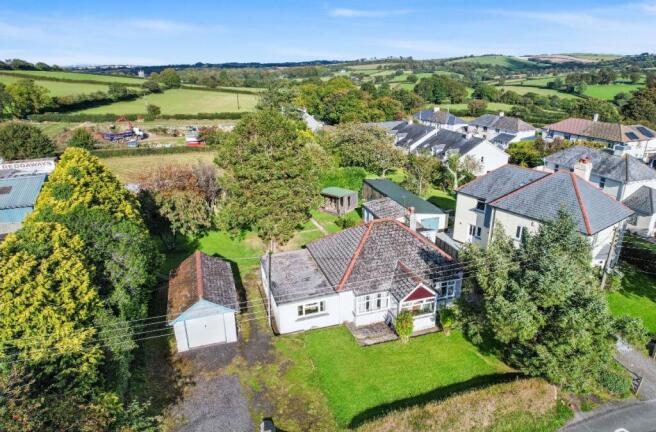 2 bed property, in Hillways, £380,000