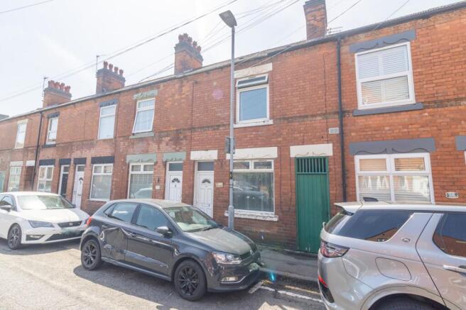 2 bed property, in Alma Road, £150,000