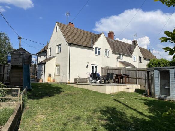 2 bed property, in Mays Crescent, £287,500