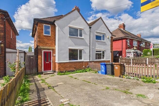 3 bed property, in Devon Close, £185,000