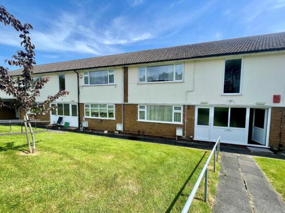 1 bed property, in Sutton Court, £55,000