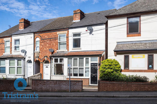 2 bed property, in Albert Street, £165,000
