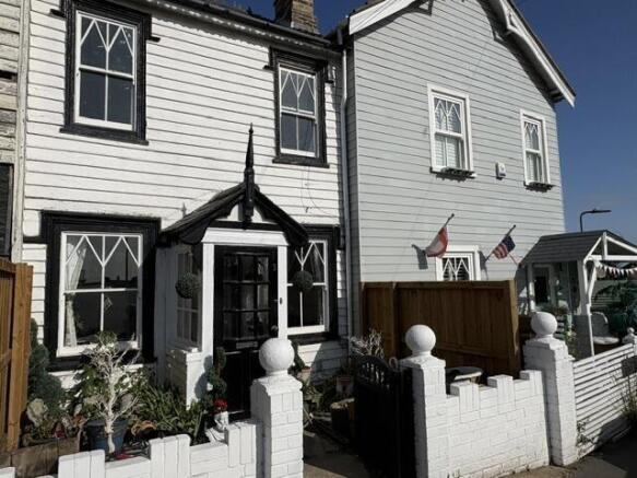 2 bed property, in Church Road, £225,000