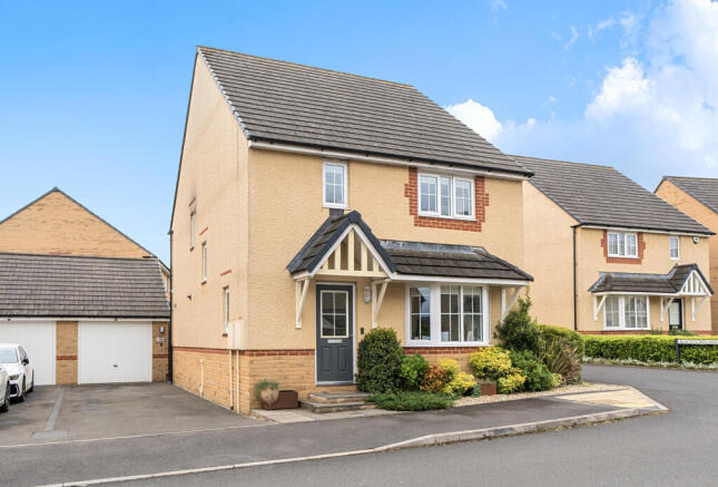 4 bed property, in Beauchamp Avenue, £400,000