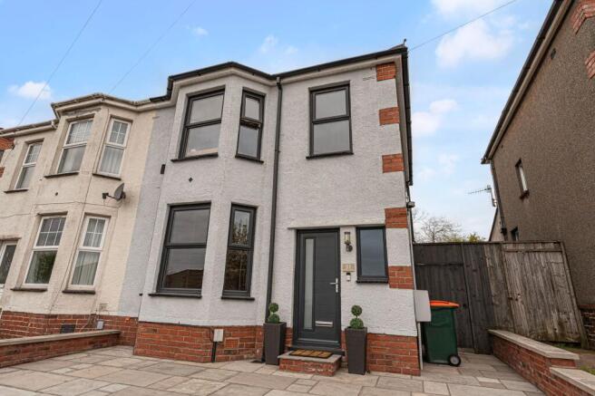 3 bed property, in Brynglas Avenue, £290,000