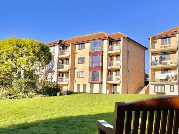 2 bed property, in Abbots Court, £220,000