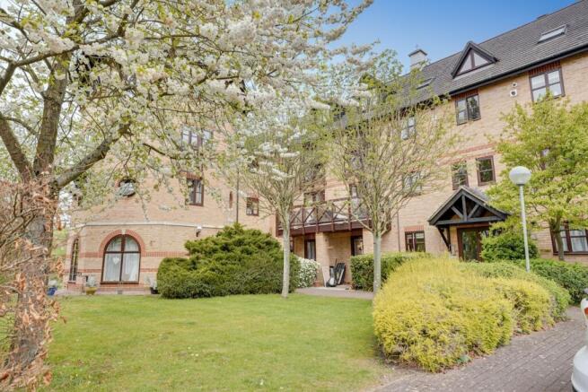 1 bed property, in Lawrence Moorings, £209,995