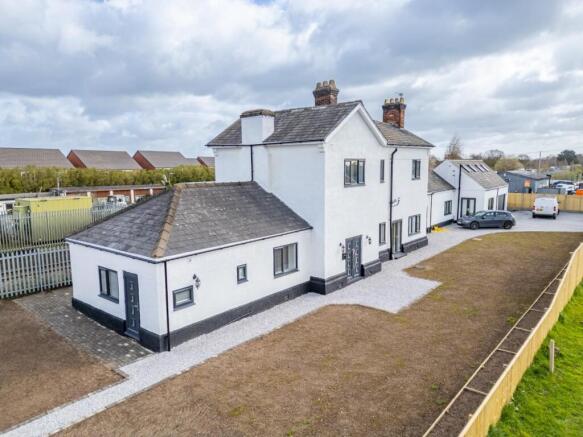 5 bed property, in Station Road, £850,000