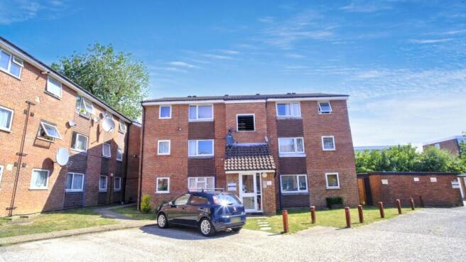 1 bed property, in 60 Makepeace Road, £100,000