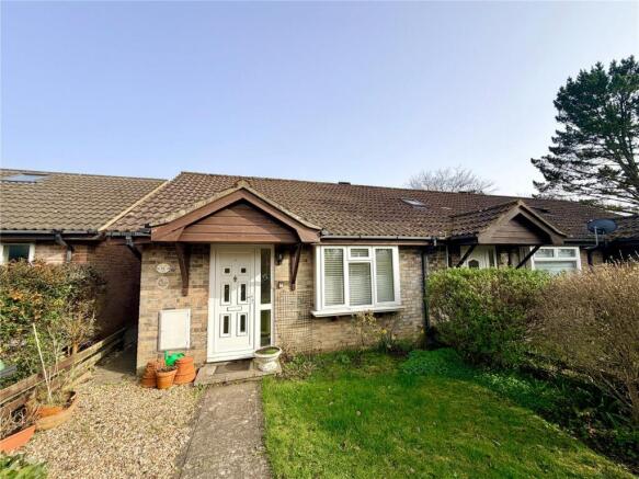 1 bed property, in Cedar Drive, £250,000