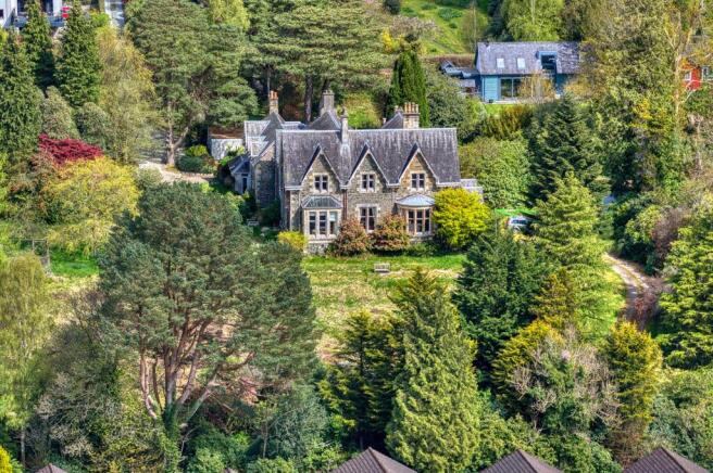 5 bed property, in Station Road, £515,000